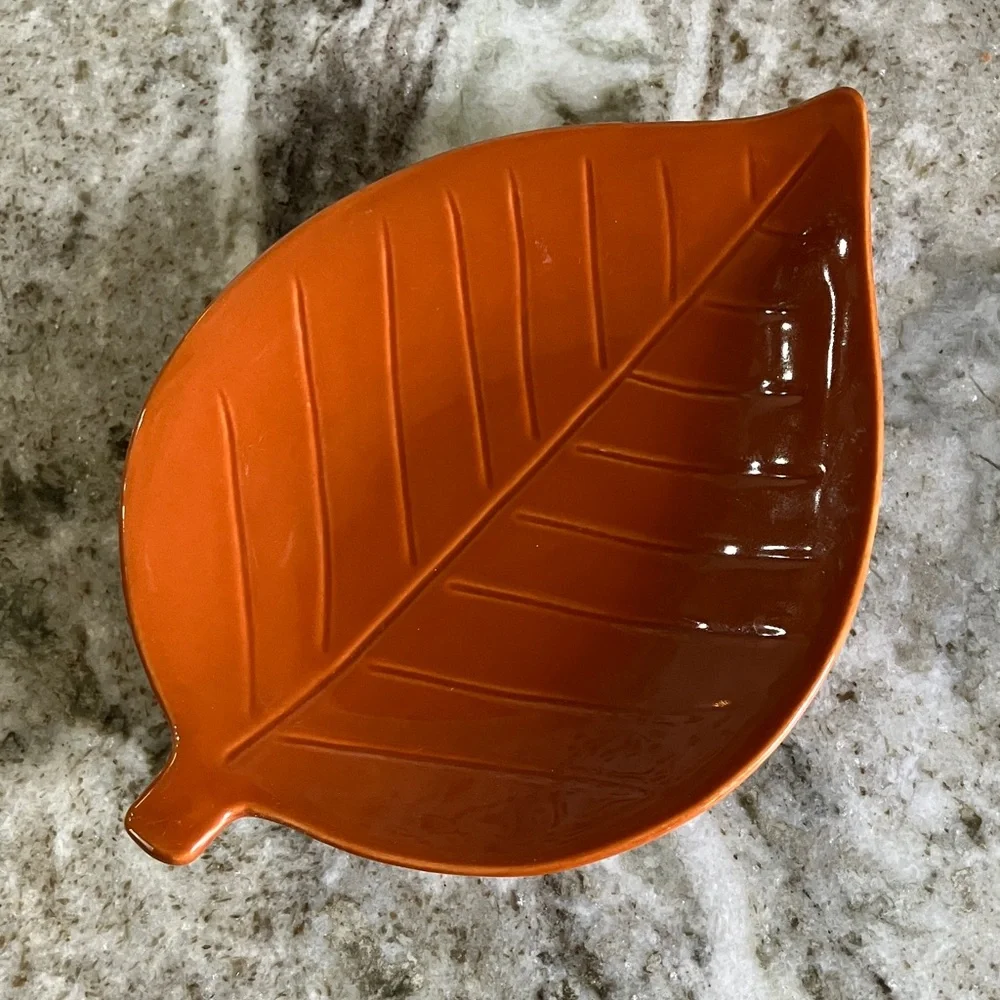 Crate & Barrel Autunno Appetizer Plates--Leaf Shaped Set of 4